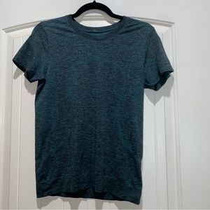 Lululemon swiftly relaxed shirt size 4